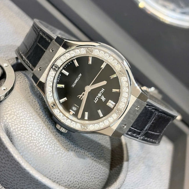 Hublot Classic Fusion Black Dial 38mm Niềng kim cương độ 38mm 6