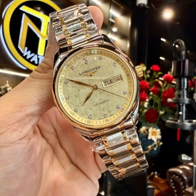 Longines Master 2 lịch Dial Vàng lụa 38.5mm - Cọc số đính 12 viên kim cương 2 Longines Master 2 lịch Dial Vàng lụa 38.5mm - Cọc số đính 12 viên kim cương 2