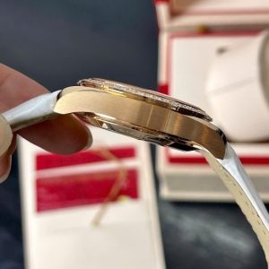 Omega AT Master Co-Axial 18k Diamond – mặt khảm ngọc trai 38.5mm 5