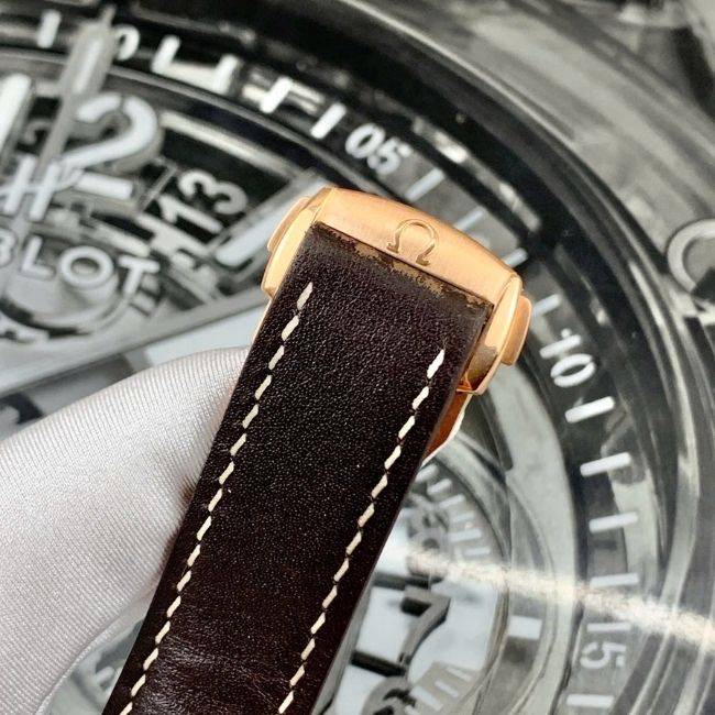 Omega Aqua Terra 2 lịch 18k Rose Gold 41.5mm - Black Dial vân gỗ kẻ sọc 4 Omega Aqua Terra 2 lịch 18k Rose Gold 41.5mm - Black Dial vân gỗ kẻ sọc 4