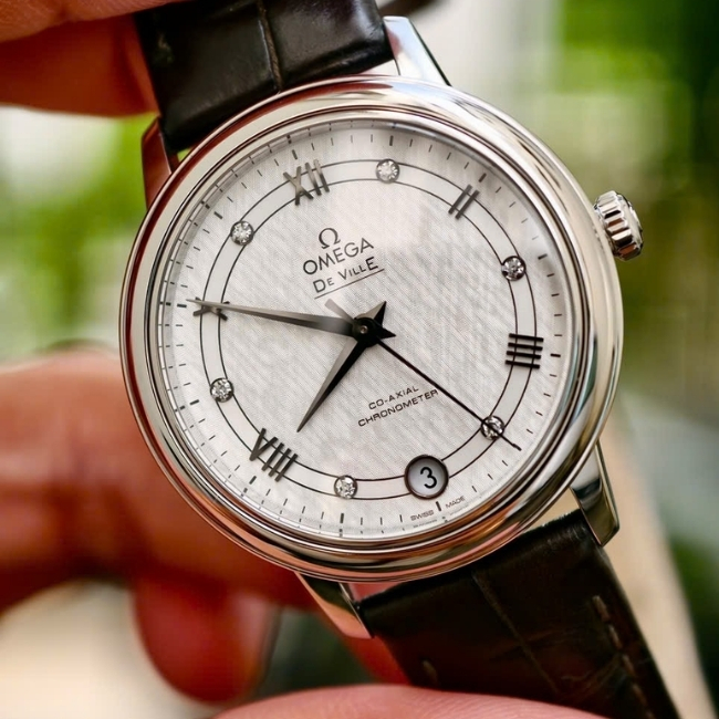 Omega nữ De Ville Prestige cọc số 8 viên kim cương 42413332052002 32.7mm 1