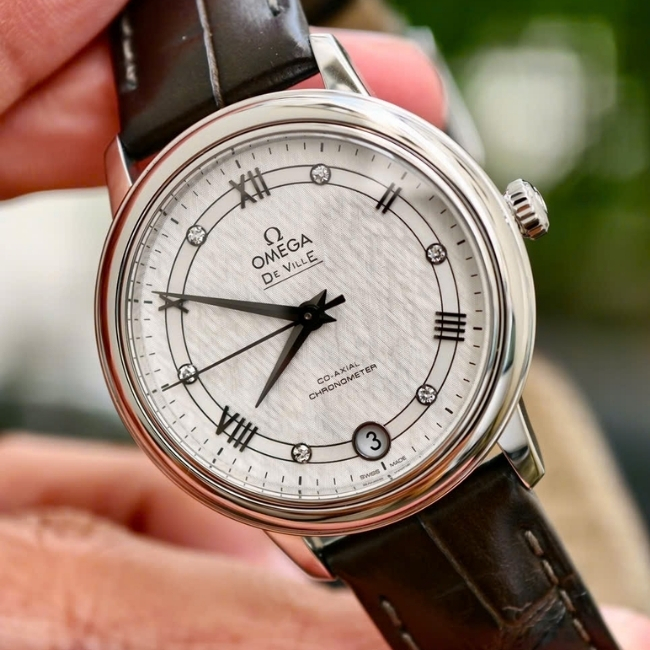 Omega nữ De Ville Prestige cọc số 8 viên kim cương 42413332052002 32.7mm 2
