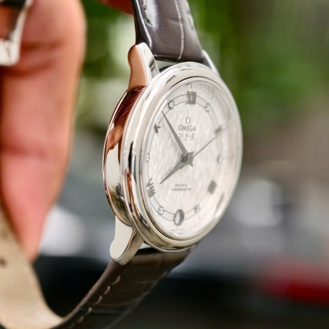 Omega nữ De Ville Prestige cọc số 8 viên kim cương 42413332052002 32.7mm 4