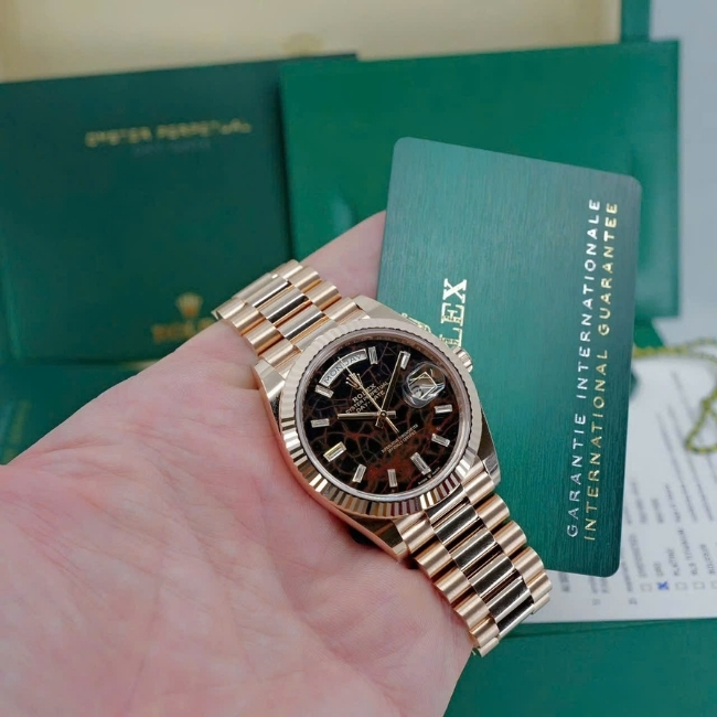 Rolex Day Date 40 228235 Eisenkeisel rosegold Dial thạch anh - cọc số Diamond Baguette 2