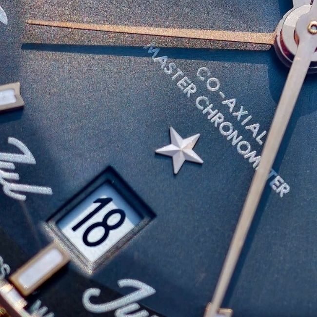 Omega Globemaster lịch thường niên Dial bát quái 41mm Demi 18K Sedna Gold 7 Omega Globemaster lịch thường niên Dial bát quái 41mm Demi 18K Sedna Gold 7