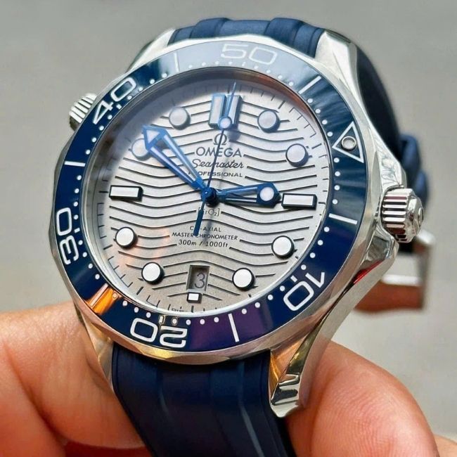 Omega Seamaster 300 Diver xám vân sóng 42mm 1 Omega Seamaster 300 Diver xám vân sóng 42mm 1