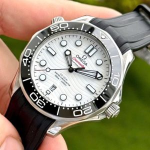 Omega Seamaster Diver 300M Dial trắng vân sóng 42mm 1