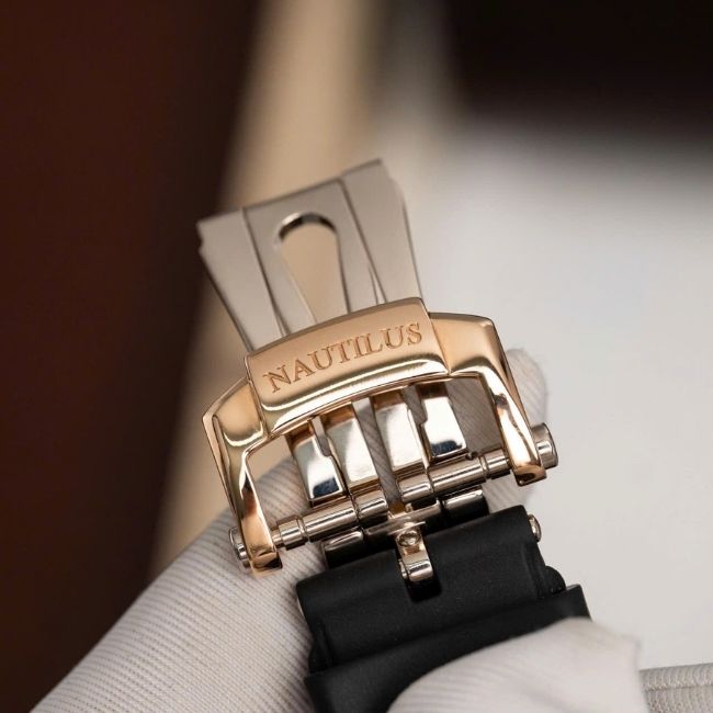 Patek Philippe Nautilus 5712GR mặt xám 40mm 3 Patek Philippe Nautilus 5712GR mặt xám 40mm 3