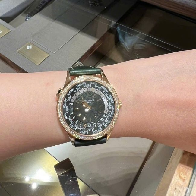 Patek Philippe World Time 7130R Dial xanh lá 7 Patek Philippe World Time 7130R Dial xanh lá 7