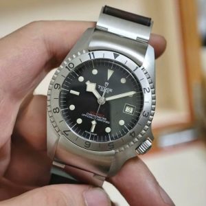 Tudor Black Bay P01 máy inhouse 42mm 2