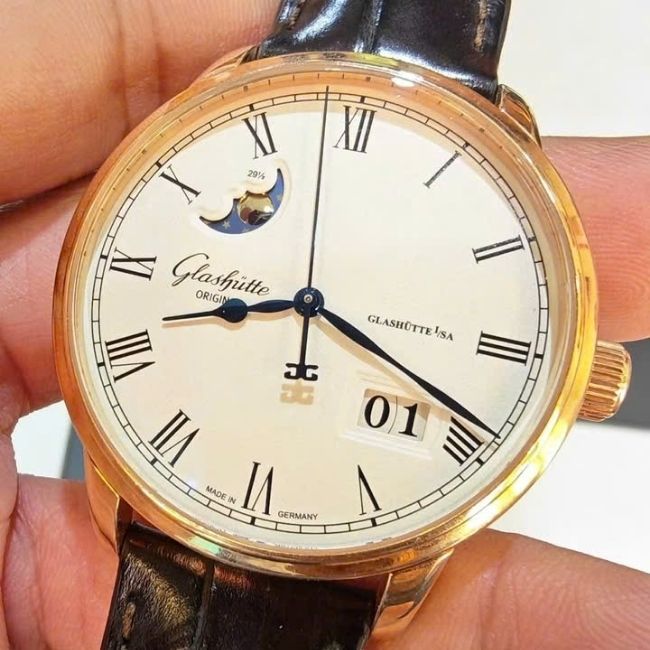 Glashutte trăng sao Big Date Vàng hồng 18k 1 Glashutte trăng sao Big Date Vàng hồng 18k 1