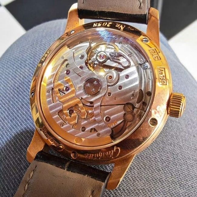 Glashutte trăng sao Big Date Vàng hồng 18k 3 Glashutte trăng sao Big Date Vàng hồng 18k 3