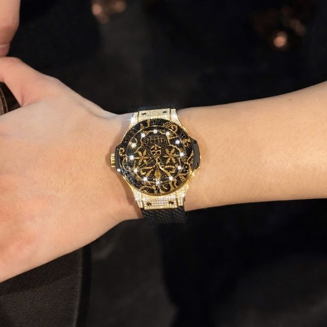 Hublot Big Bang Broderie _Sugar Skull_ Yellow Gold Diamonds Limited Edition 200 3 Hublot Big Bang Broderie _Sugar Skull_ Yellow Gold Diamonds Limited Edition 200 3