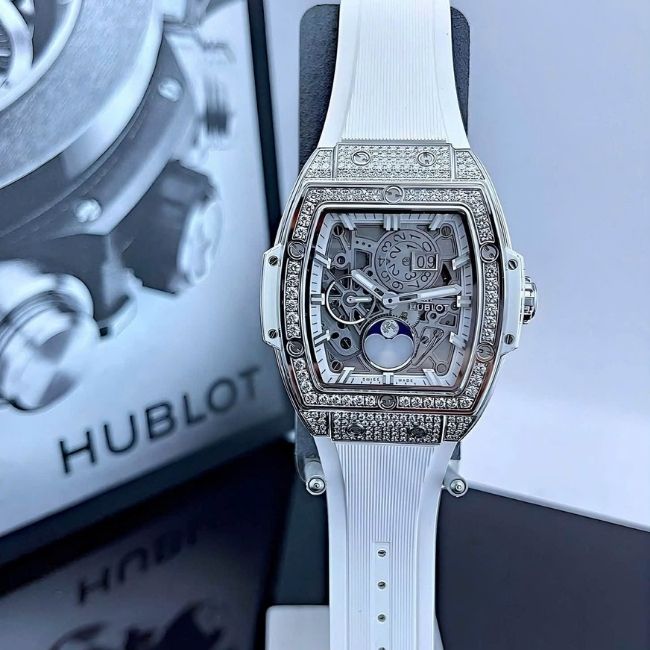 Hublot Spirit of Big Bang Moonphase Titanium White Pavé 647.NE.2070.RW.1604 4 Hublot Spirit of Big Bang Moonphase Titanium White Pavé 647.NE.2070.RW.1604 4