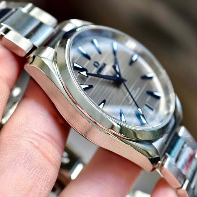 Omega Aqua Terra 150M Grey Dial vân gỗ 41mm 3 Omega Aqua Terra 150M Grey Dial vân gỗ 41mm 3