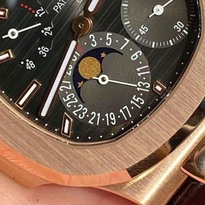 Patek Philippe Nautilus 5712R Moon Phases Rose Gold 18k 4