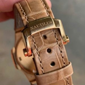 Patek Philippe Nautilus 7010R Rose Gold Kim cương 1