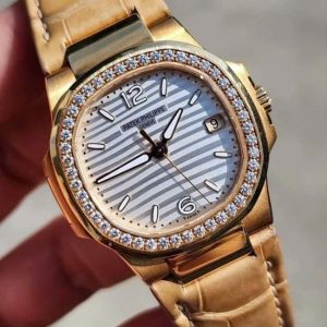 Patek Philippe Nautilus 7010R Rose Gold Kim cương 134