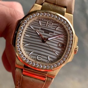 Patek Philippe Nautilus 7010R Rose Gold Kim cương 3