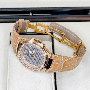 Patek Philippe Nautilus 7010R Rose Gold Kim cương 7