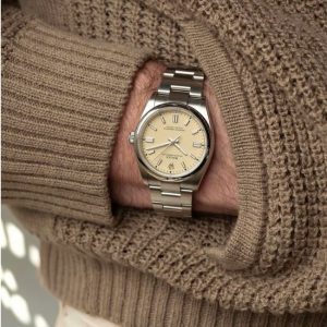 Rolex 126000 Beige Dial no date 36mm 4